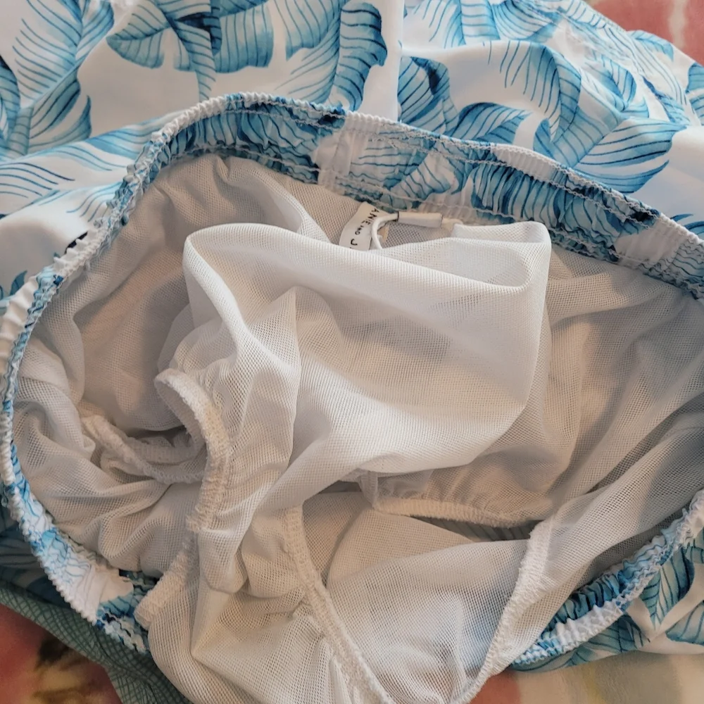 Janie & Jack boys Leaf Pattern Swim Trunks Size 16.  Blue And White